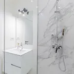 Cozy Luxury Brand New With In Apartment 3*