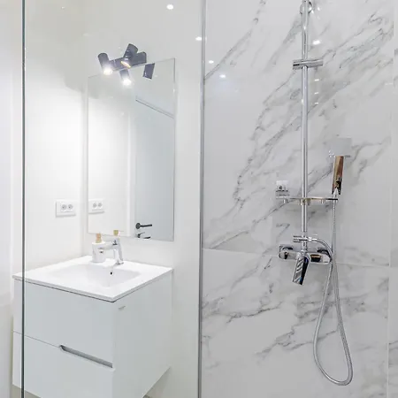 Cozy Luxury Brand New With In Apartment 3*