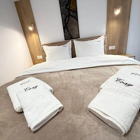 Luxury Brand New With In Apartment 3*