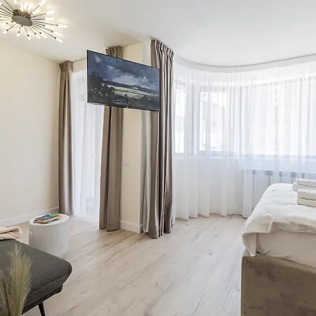 Cozy Luxury Brand New With In Apartment 3*