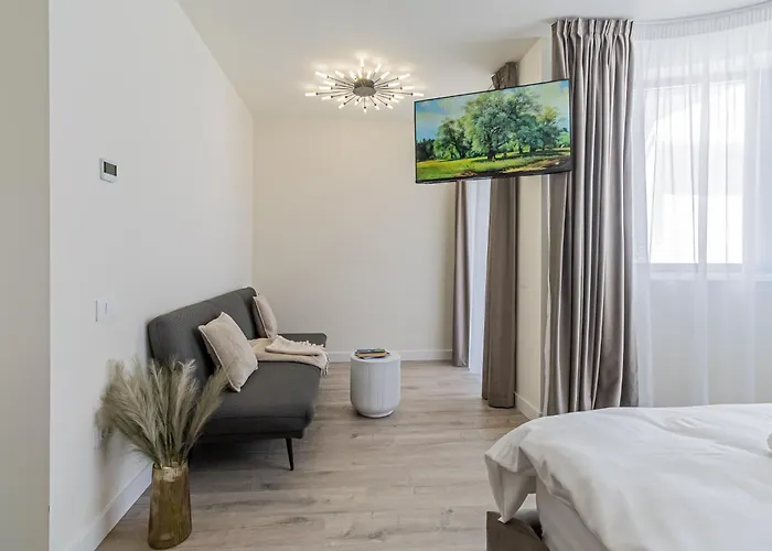 Luxury Brand New With In 3*