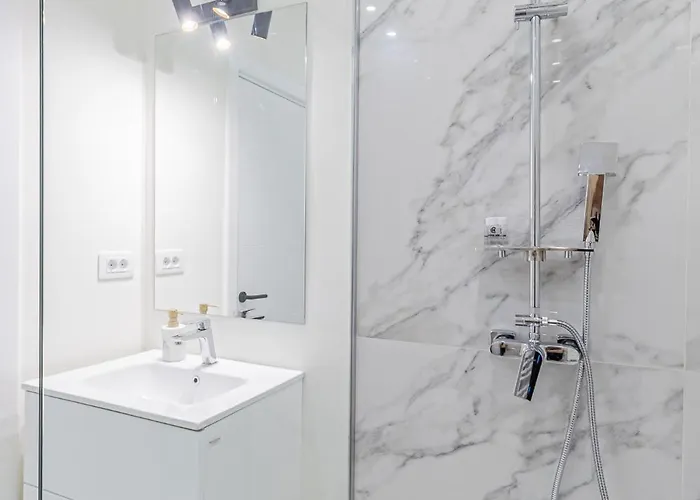 Luxury Brand New With In Apartment 3*