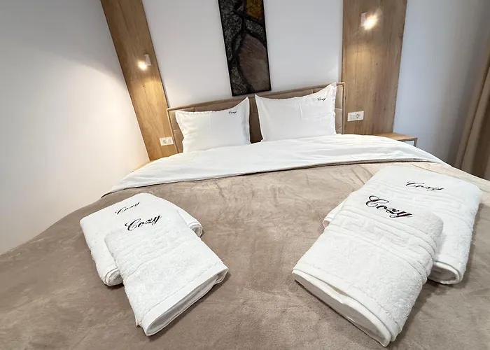 Luxury Brand New With In Apartment 3*