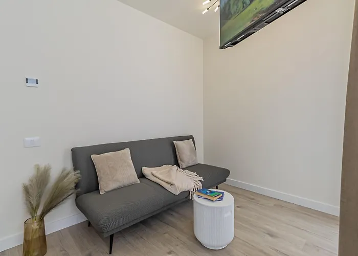 Luxury Brand New With In 아파트 3*